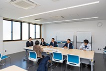 エコガラス張りで賑わい演出 地域にひらく地方銀行-取材